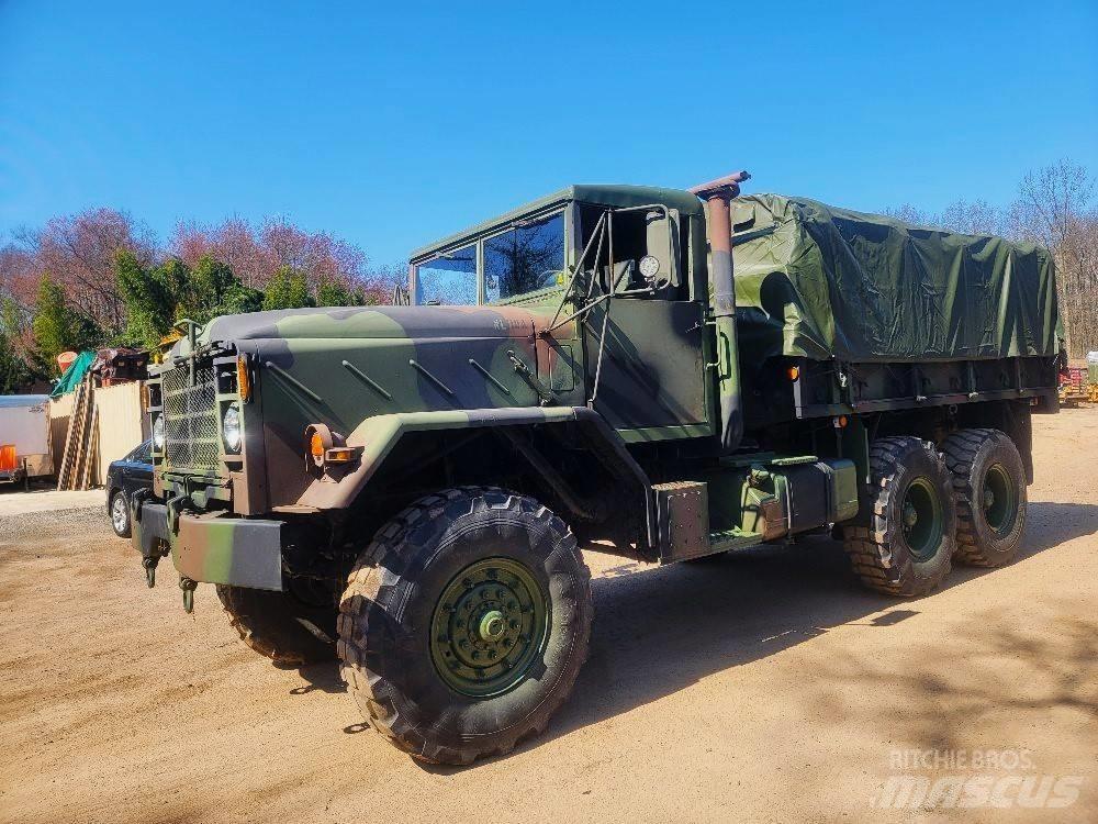 BMY M925A2 Caminhões de caixa fechada