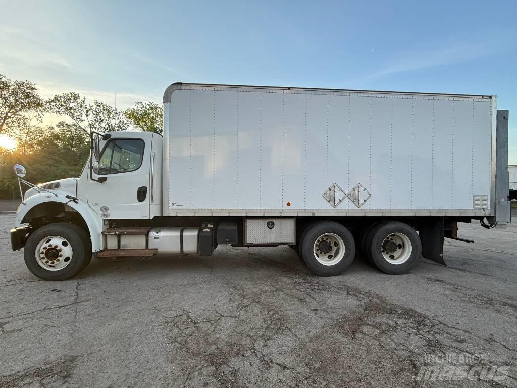 Freightliner M 106 Caminhões de caixa fechada