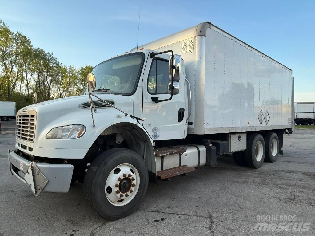 Freightliner M 106 Caminhões de caixa fechada