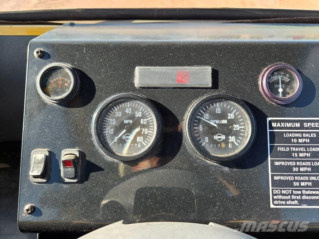 New Holland H 9880 Reboque de fardos