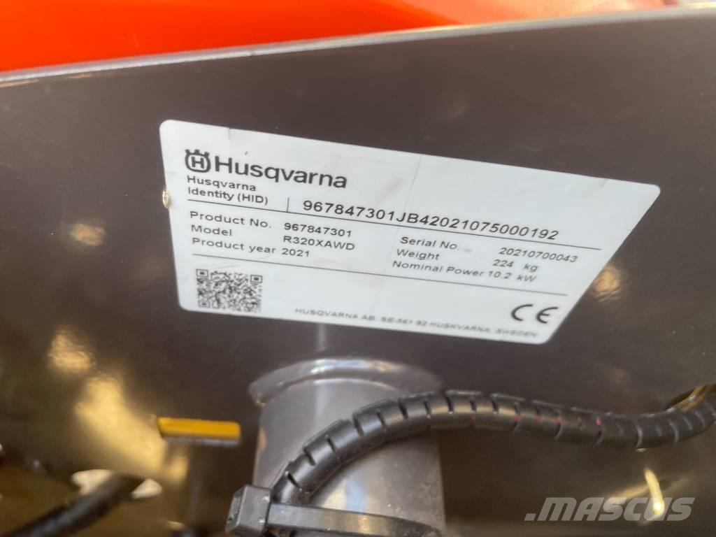 Husqvarna R320X AWD Corta-Relvas Riders