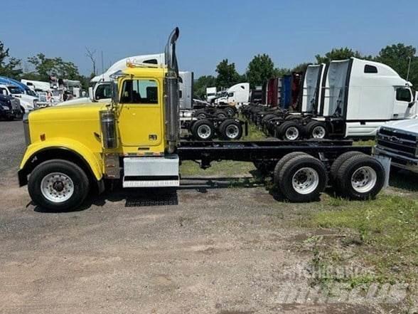 Freightliner FLD120 Camiões de chassis e cabine