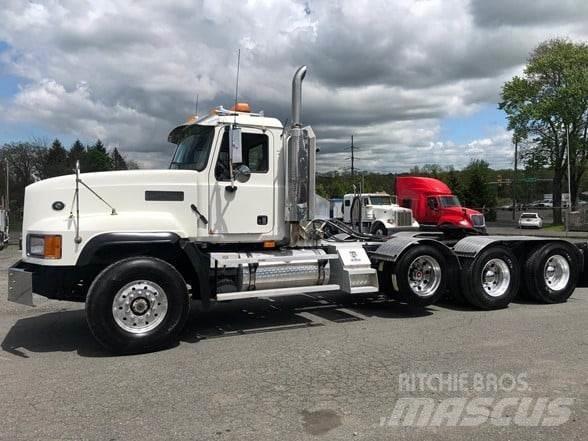Mack CL733 Cavalos Mecânicos