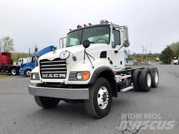 Mack GRANITE CV713 Camiões de chassis e cabine