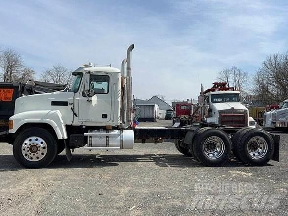 Mack PINNACLE CHU613 Cavalos Mecânicos