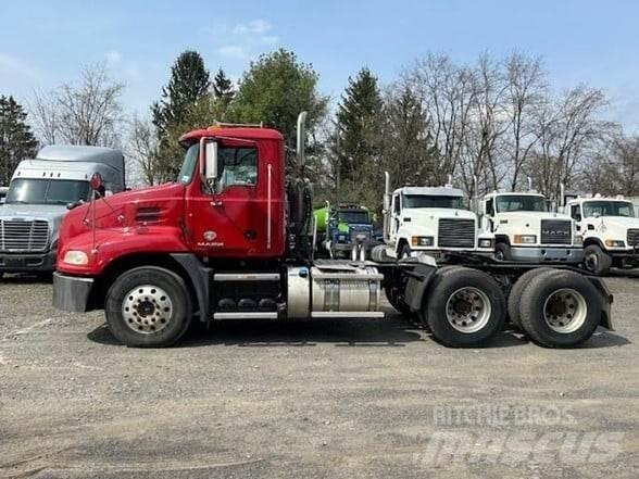Mack PINNACLE CXU613 Cavalos Mecânicos