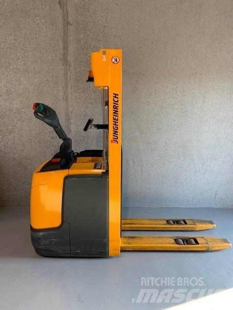 Jungheinrich ERC212 Empilhador para operador externo