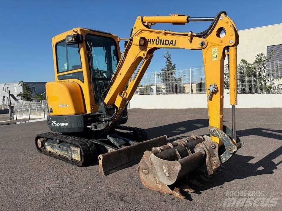 Hyundai R25Z-9 AK Miniescavadeiras