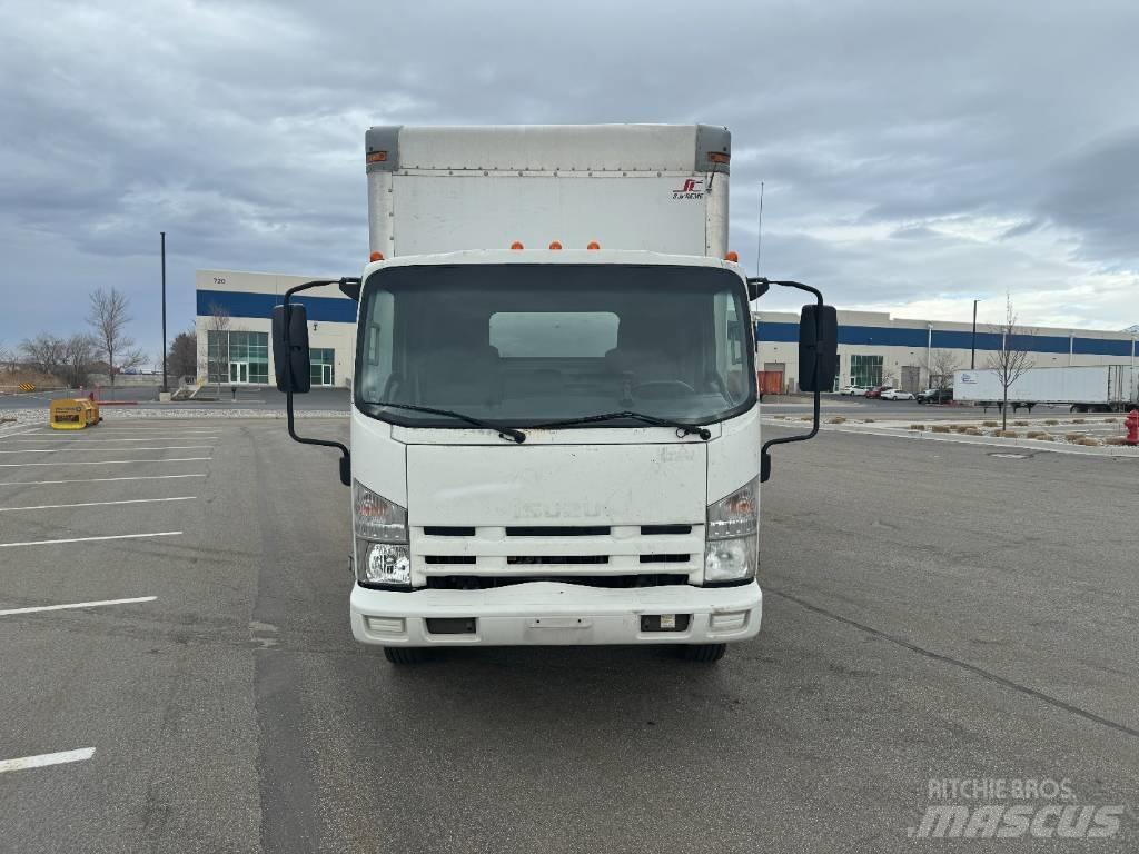 Isuzu NRR Carrinhas de caixa fechada