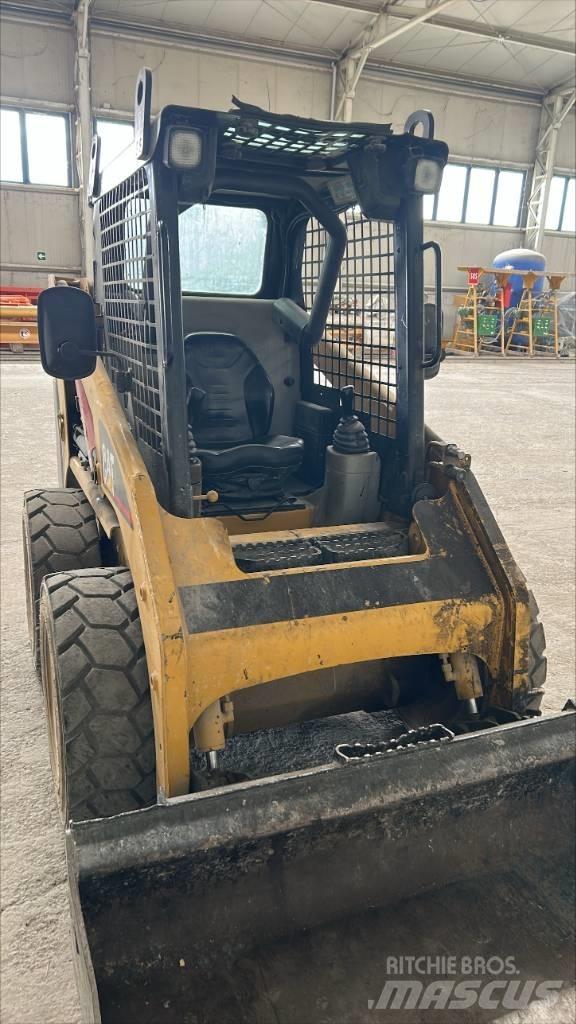 CAT 216 B Minicarregadeiras