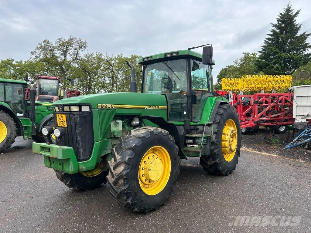 John Deere 8200 Tratores Agrícolas usados