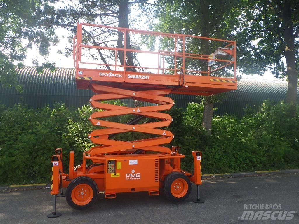 SkyJack SJ6832RT Elevadores de tesoura