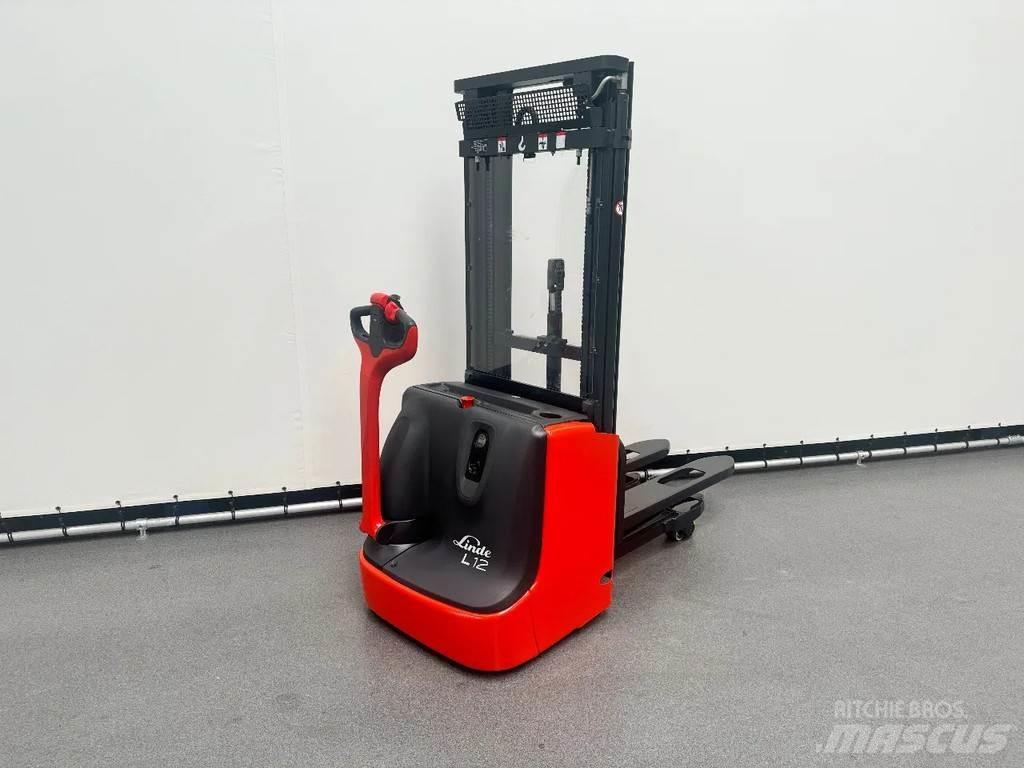 Linde L 12 l Empilhador para operador externo