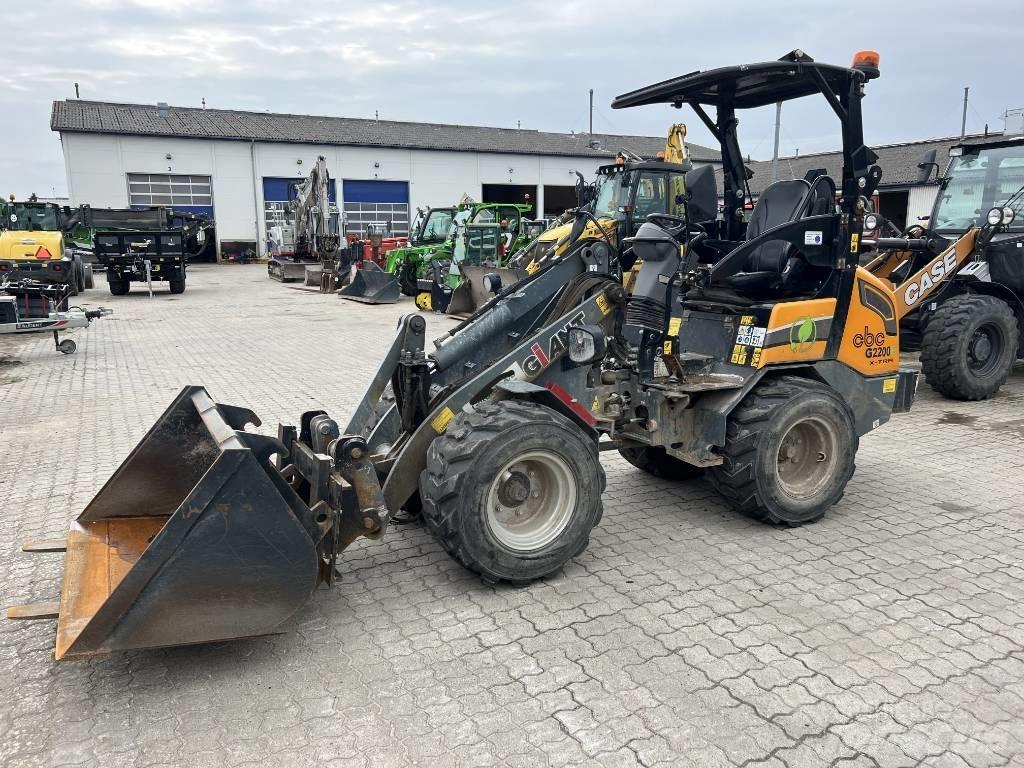GiANT 2200E Mini carregadoras