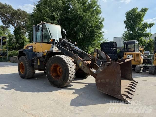 Komatsu WA 200 Carregadeiras de rodas
