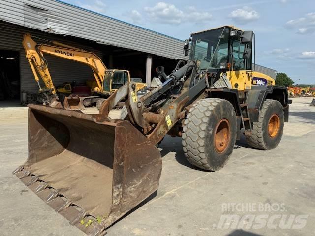Komatsu WA 200 Carregadeiras de rodas