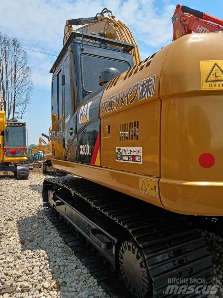 CAT 320D2 Escavadoras Midi 7t - 12t