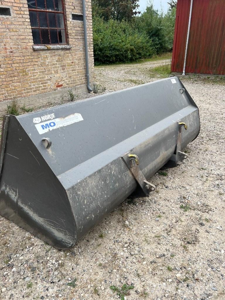 MO Kornskovl Acessórios de carregadora frontal