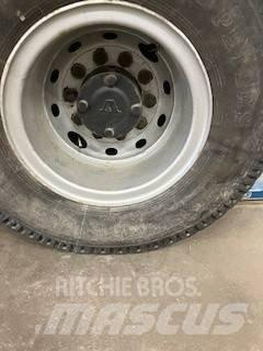  11,00-20 Däck & fälg Pneus Agrícolas