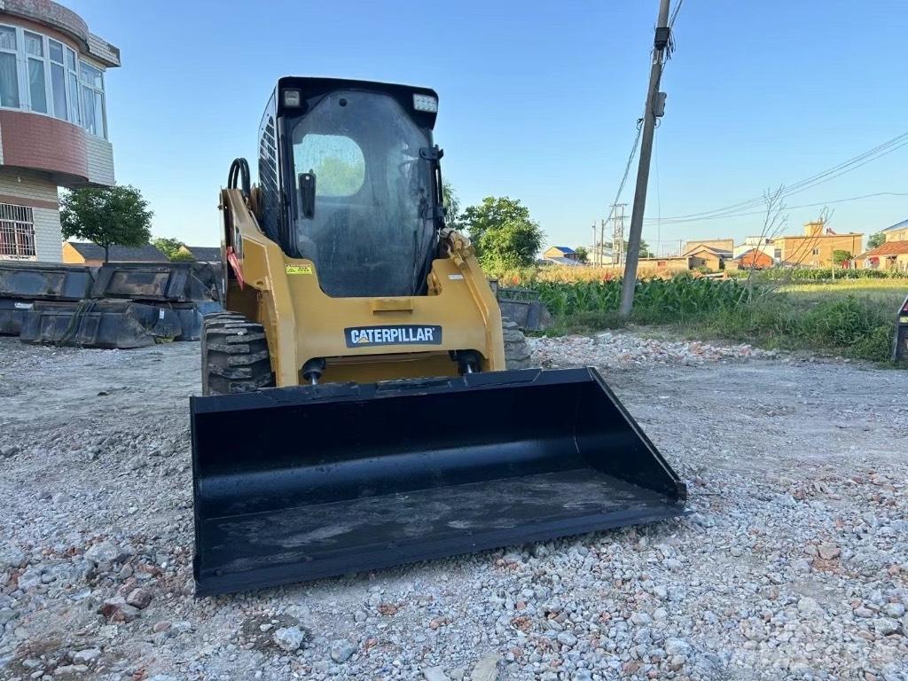 CAT 246 C Minicarregadeiras