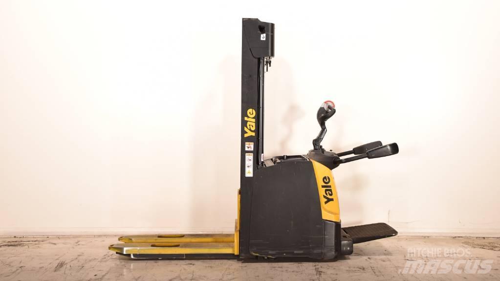 Yale MS 14 XIL Empilhador para operador externo
