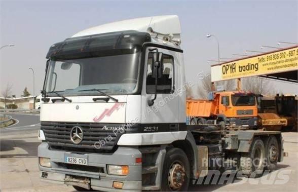Mercedes-Benz 2531 Camiões porta-contentores