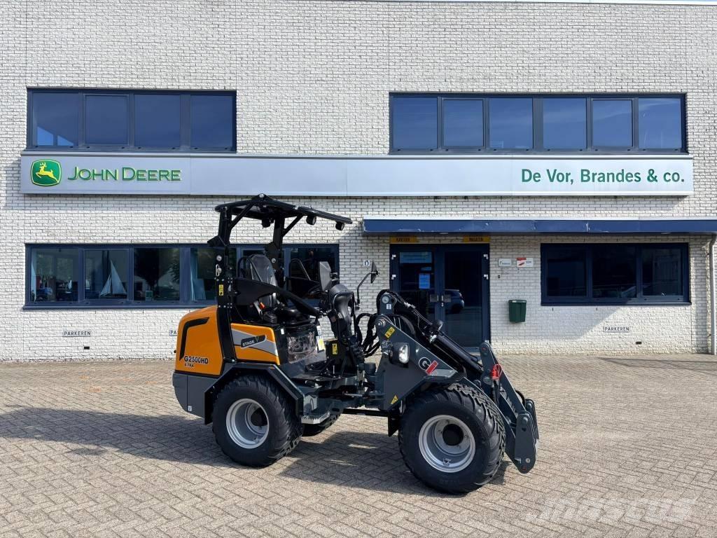 Giant G2500HD Xtra Mini carregadoras