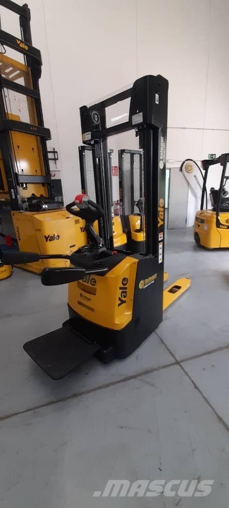 Yale MS12X Empilhador para operador externo