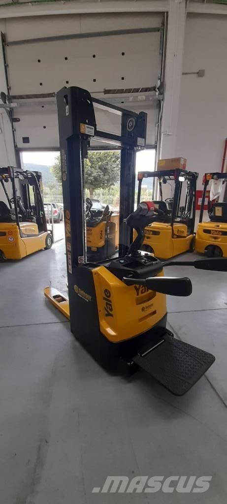 Yale MS12X Empilhador para operador externo