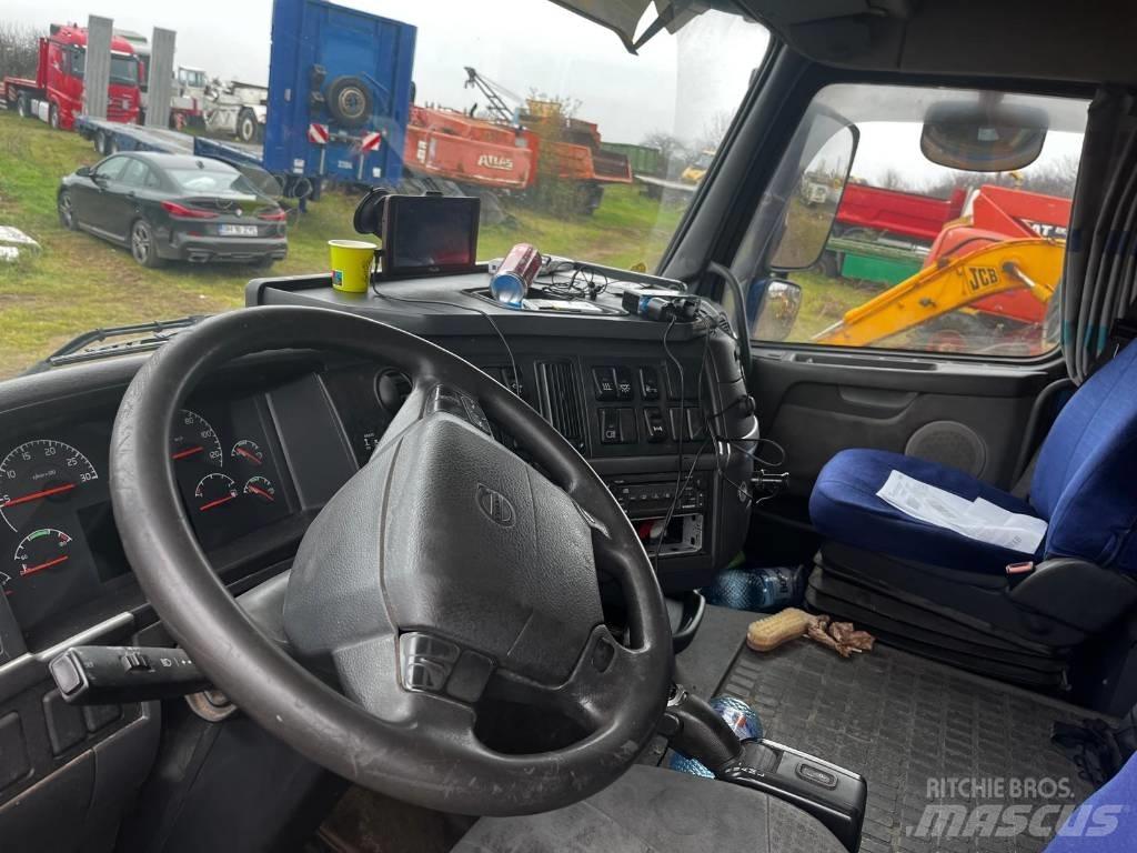 Volvo FH 12 460 Caminhões de caixa fechada