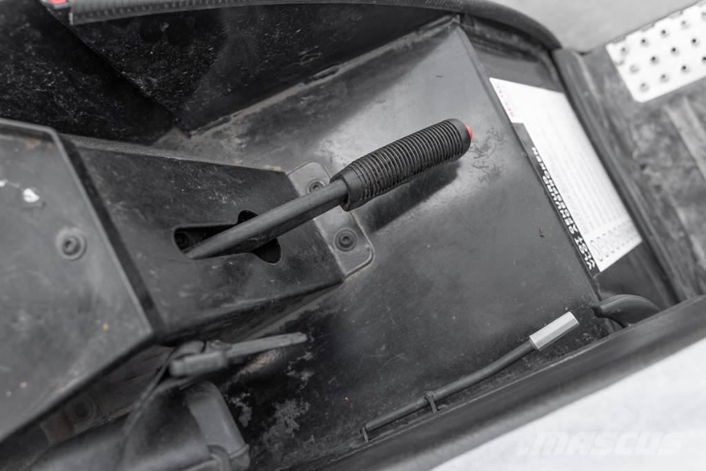 Manitou MLA 3-25 HC Mini carregadoras