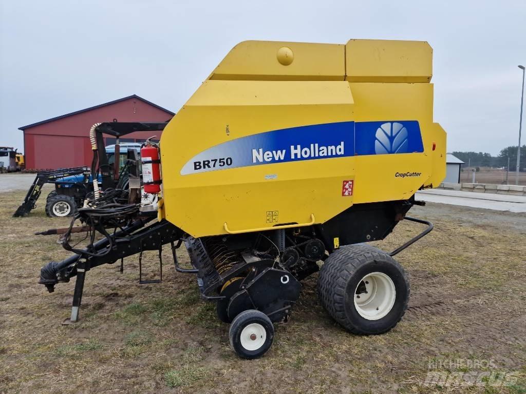 New Holland BR 750 Enfardadeira de rolos