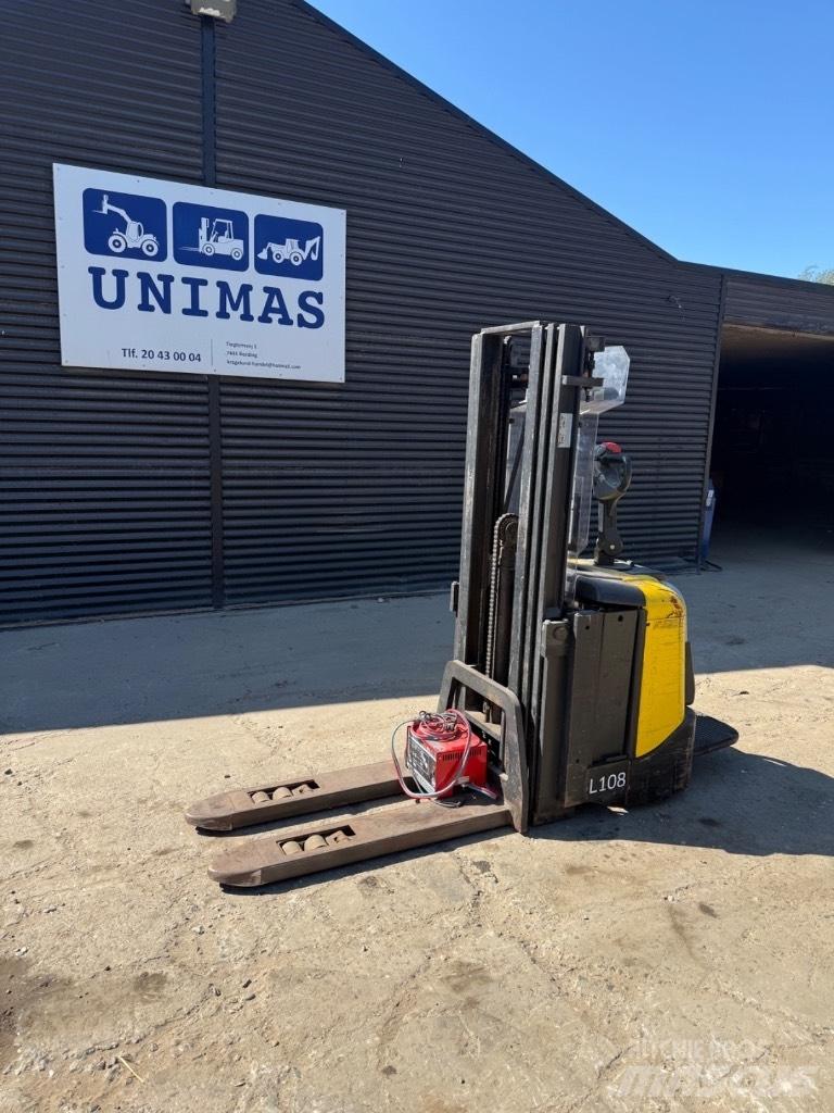 BT SPE 125 Empilhador para operador externo