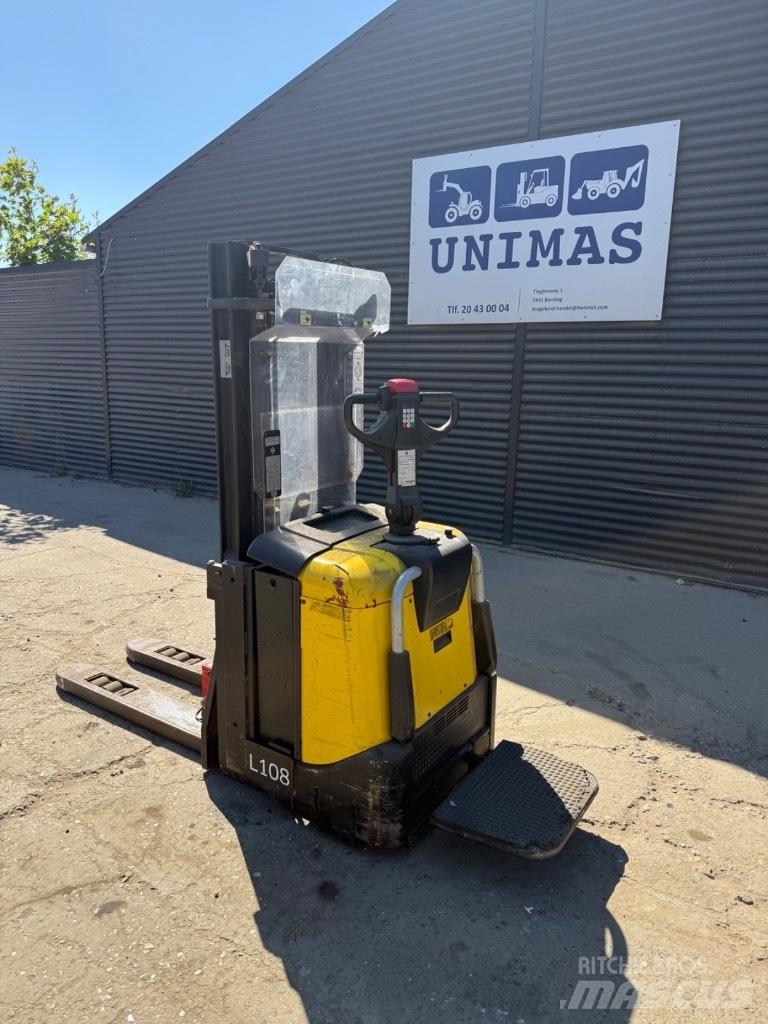 BT SPE 125 Empilhador para operador externo