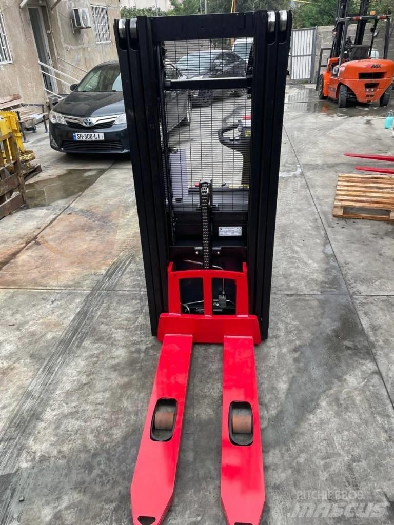 Hyster S 1.2 Empilhador para operador externo