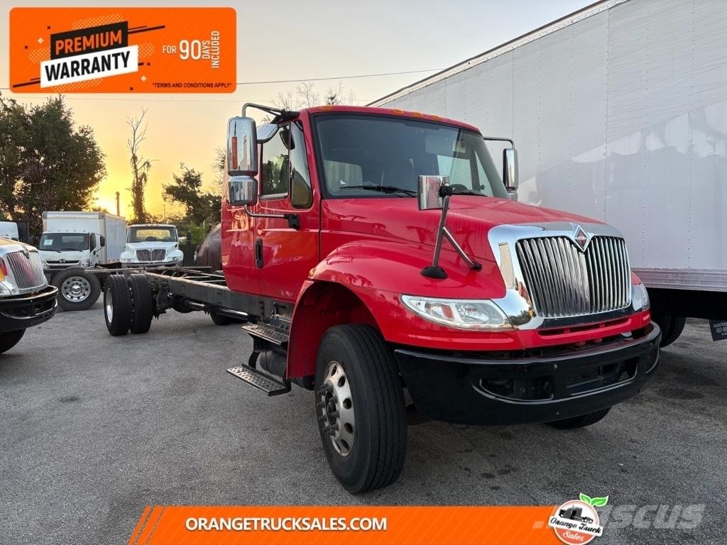 International 4300 Camiões de chassis e cabine