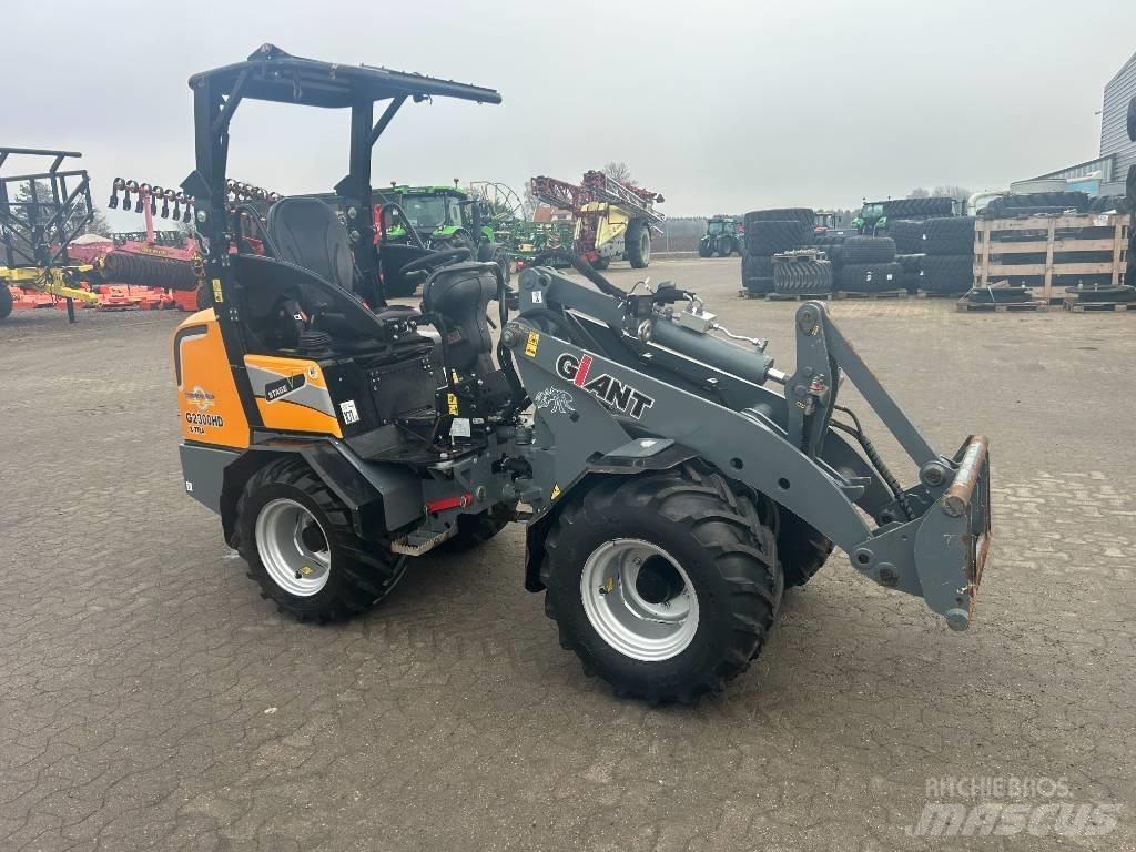 GiANT 2300 Xtra HD Carregadora multifunções