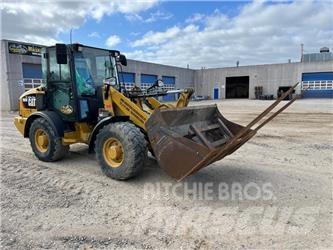 CAT 906M Carregadeiras de rodas