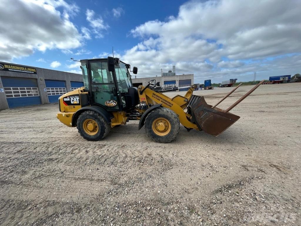 CAT 906M Carregadeiras de rodas