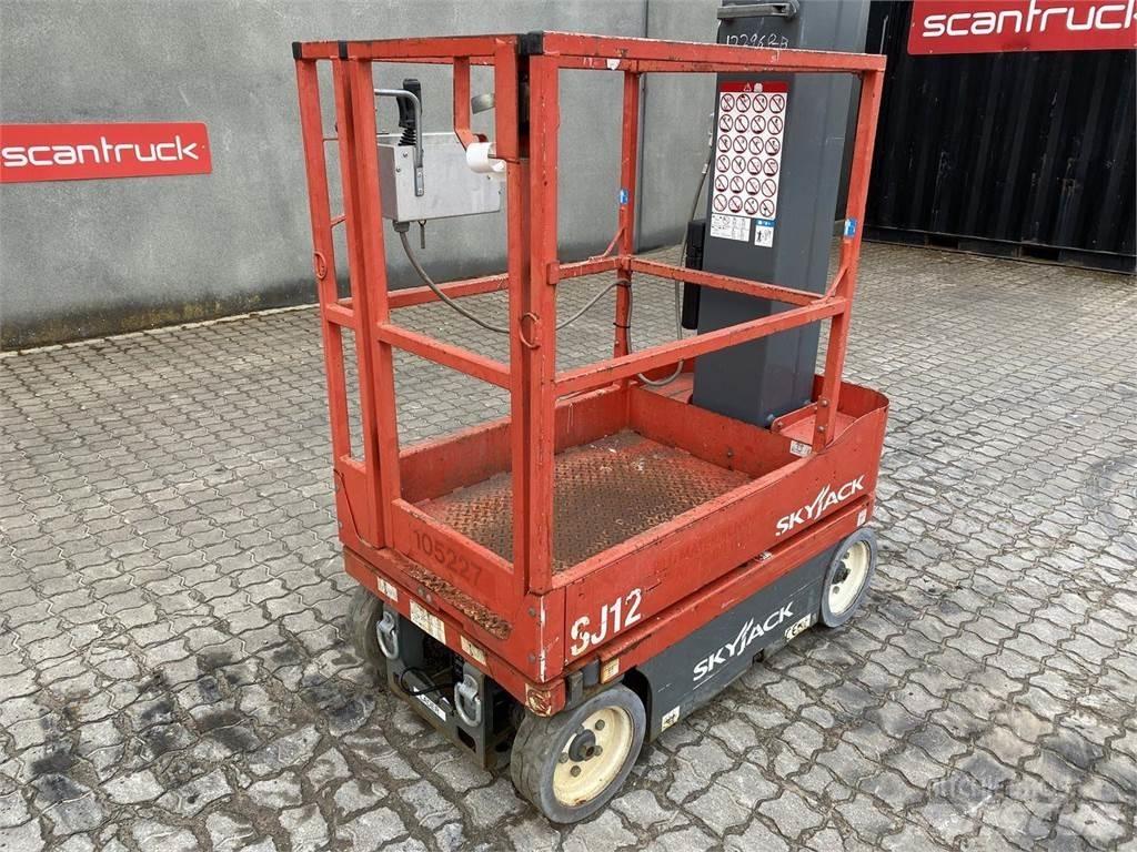 SkyJack SJ12 Plataformas de Mastro Vertical