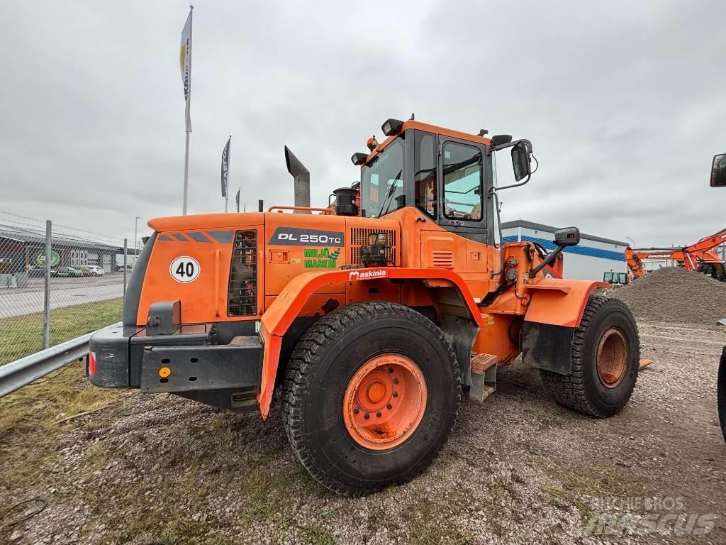 Doosan DL 250Z Carregadeiras de rodas