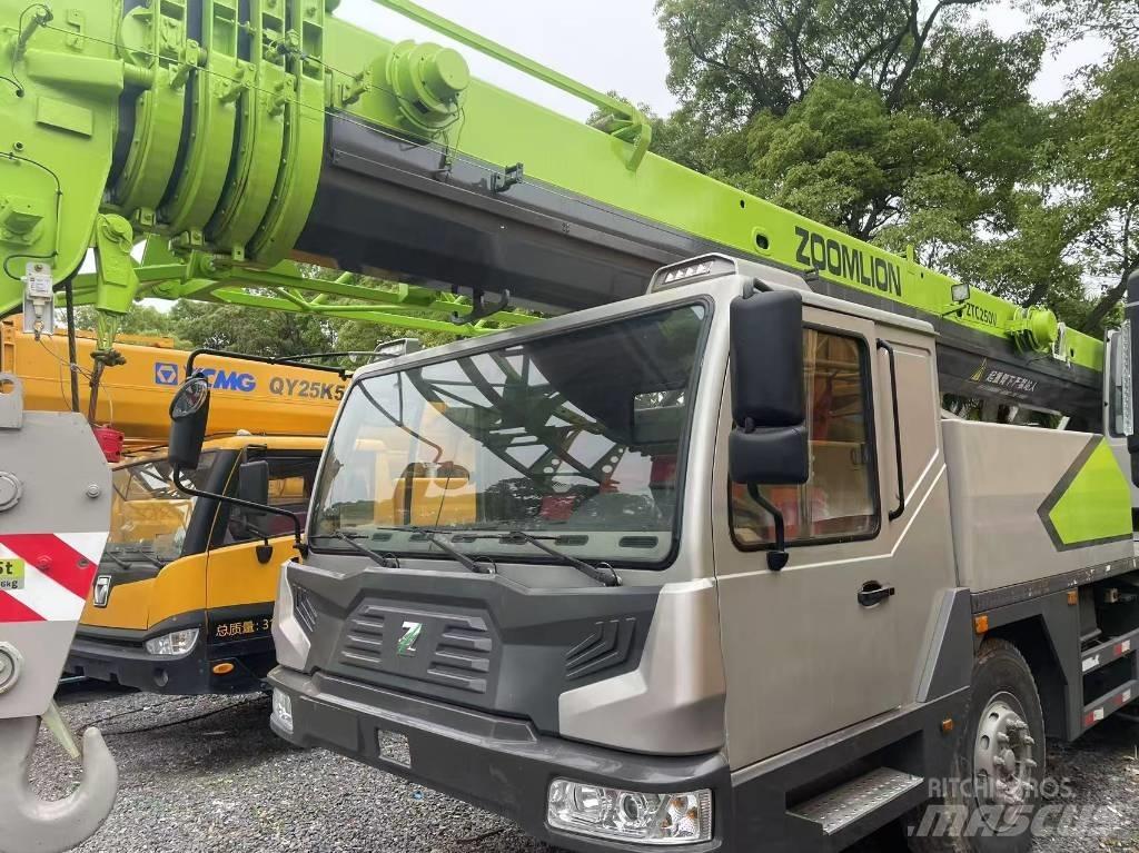 Zoomlion 25 ton Gruas Todo terreno