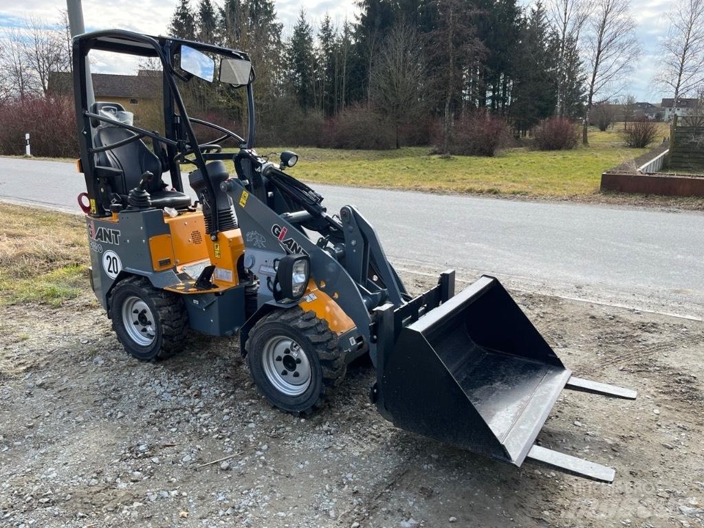 GiANT G 1200 Mini carregadoras