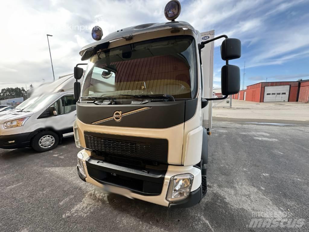 Volvo FL 210 Caminhões de caixa fechada