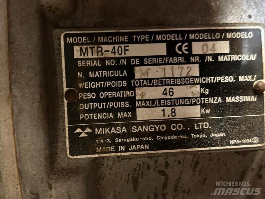 Mikasa MTR-40F Vibradores