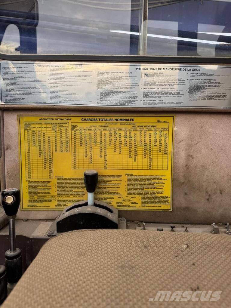 Tadano AR 300E Camiões grua