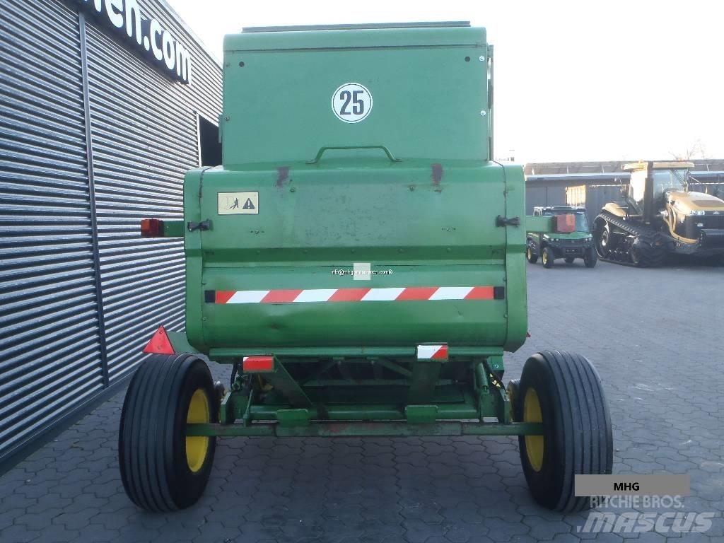 John Deere 590 Enfardadeira de rolos