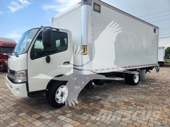 Hino 195 Caminhões de caixa fechada