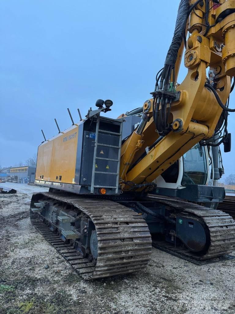 Bauer RTG RG 19 T Bate-estacas vibratório