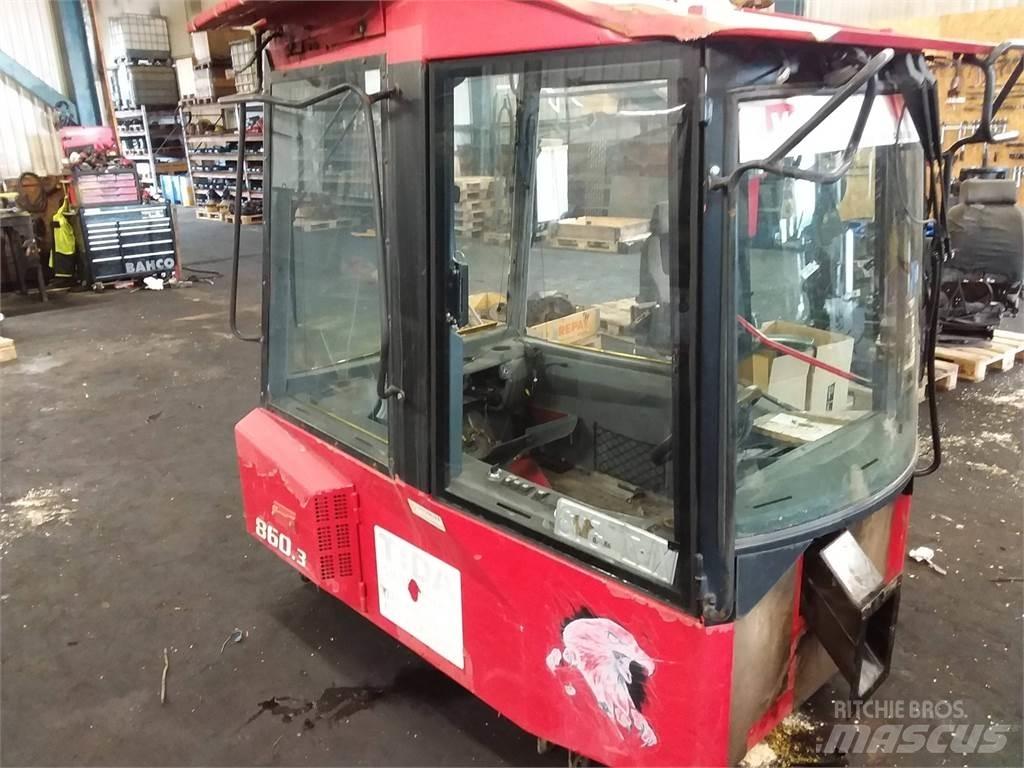Valmet 860.3 Cabina